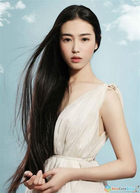 Rinkambe put down her almost floor length long hair. 17 Effortless Chic Hairstyles for Black Hair | Styles Weekly
