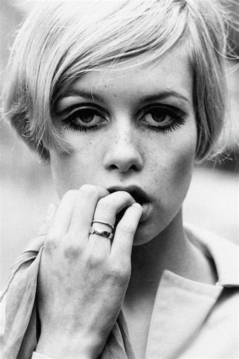 vintagegal twiggy 1966 ravi ravinder dahiya punjabi india hong kong crime 我们是中国人。我们是