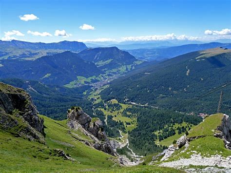 Ulrich, auf 1.245 metern, hinauf in die berge. Über den Col Raiser auf die Seceda - Wanderung Almen im ...