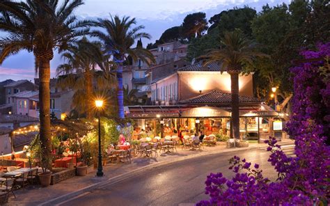 Bormes Les Mimosas Village Fleuri Sur La Côte Française