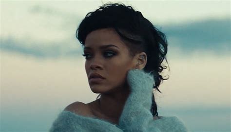 Celebritall Showbiznest Rihanna Diamonds Music Video