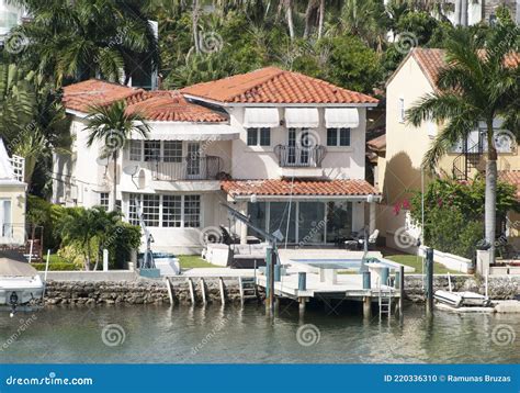 Casas De Lujo En Miami Palm Island Foto De Archivo Imagen De