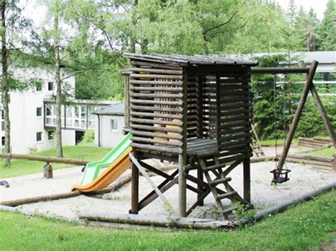 In diesem haus, das völlig auf dem kopf bzw. "Spielplatz" Kolping Haus Bayerischer Wald (Lam ...