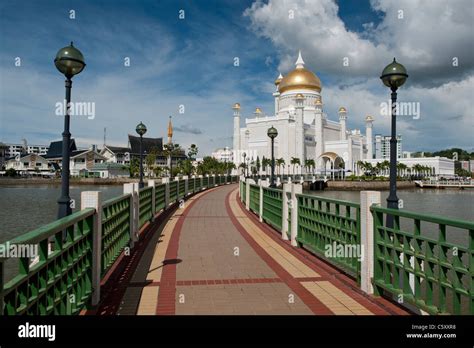 Der Sultan Omar Ali Saifuddin Moschee In Bandar Seri Begawan Brunei