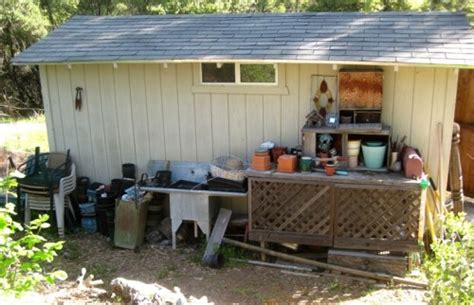 In Which I Clean Up My Potting Bench Flea Market Gardening