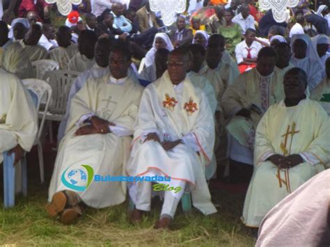 Kabla ya kwenda kwenye uwanja wa spagna, papa francisko atakwenda kutembelea na kusali kwenye sanamu ya bikira maria afya ya warumi salus. HIJA KWA BIKIRA MARIA NYAKIJOGA-LURDI YA BUKOBA OCT 19 ...