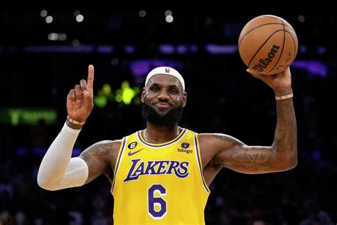 Nba Lebron James Passes Kareem Abdul Jabbar For Scoring Record