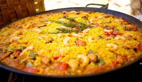 Paella The Traditional Spanish Dish From Valencia Blog