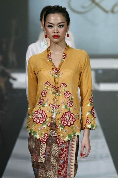 Kebaya adalah jenis pakaian yang digunakan oleh wanita jawa, terutama. kebaya encim | Kebaya & Baju Kurung | Pinterest | Kebaya ...