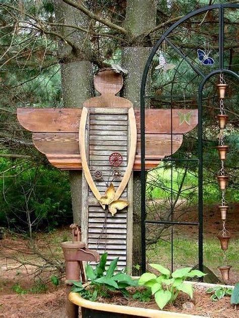 Amazing Ways To Repurposed Old Garden Decor 11 Wood Yard Art