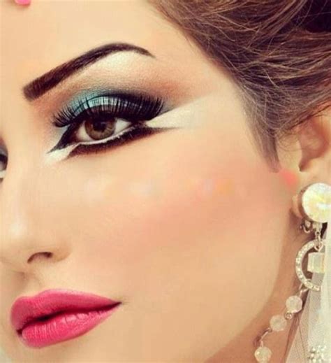 9 Different Makeup Looks For Eyes To Celebrate Navratri