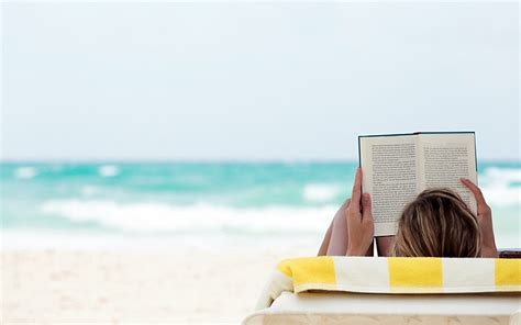 Britains 25 Favourite Beach Reads In 140 Characters