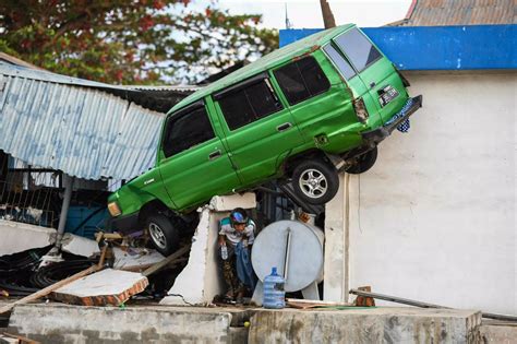 Indonesia Tsunami Harrowing Pictures Show Shattered Towns Where