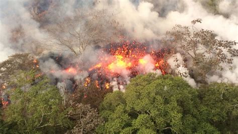 Hawaiis Volcano Erupts Spews Ash 30000 Feet