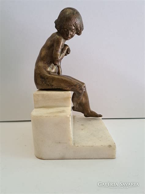 Art deco patinás meztelen lány bronz szobor lépcsős márvány talapzaton