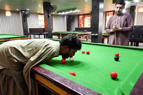 Born Without Arms Pakistani Snooker Player Masters The Game New