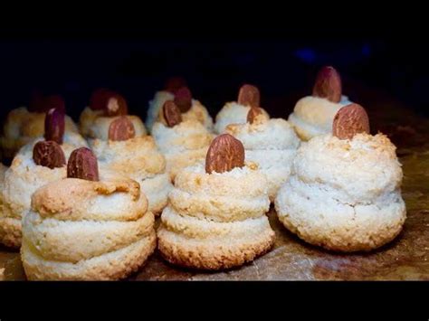 Des petits fours simples et rapides à faire qui accompagneront à merveille un thé ou un café. ‫بتيفور اللوز بثلاث مكونات (سهل و البنة خيال)petit four ...