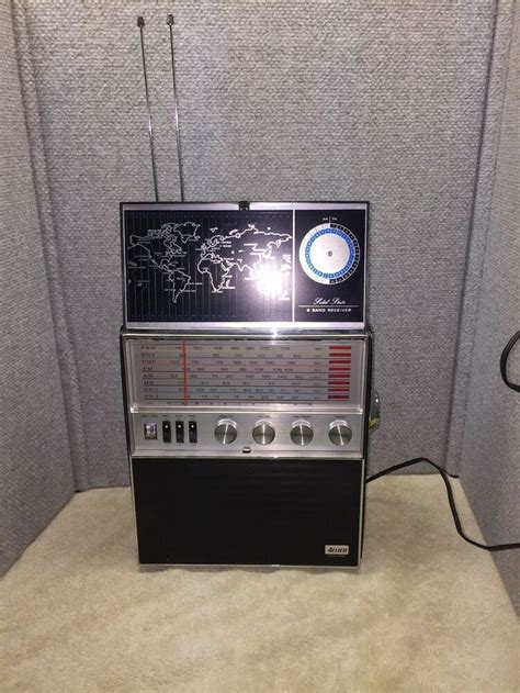 Vintage Allied World Radio Model 2682 Solid State 8 Band Receiver Radio ...