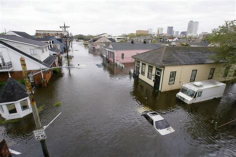 Hurricane Katrina 10th Anniversary 40 Powerful Photos Of New Orleans After The Storm