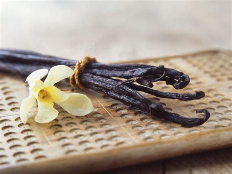 How To Use Vanilla Extract Vanilla Beans And Vanilla Paste Cooking School Food Network