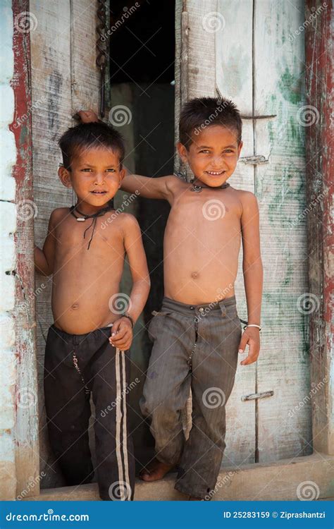 Niño Indio Inocente Del Aldeano Dos Imagen De Archivo Editorial Imagen De Feliz Inocente