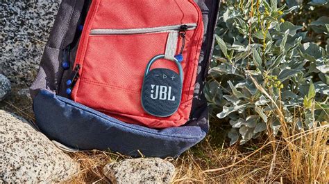 Cette Enceinte Portable JBL Est Petite Mais Surprenante Et Elle En Est En Soldes