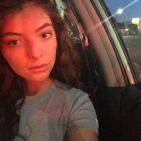 Lorde Takes The Most Stunning Natural Selfies Lorde Teen Vogue Women