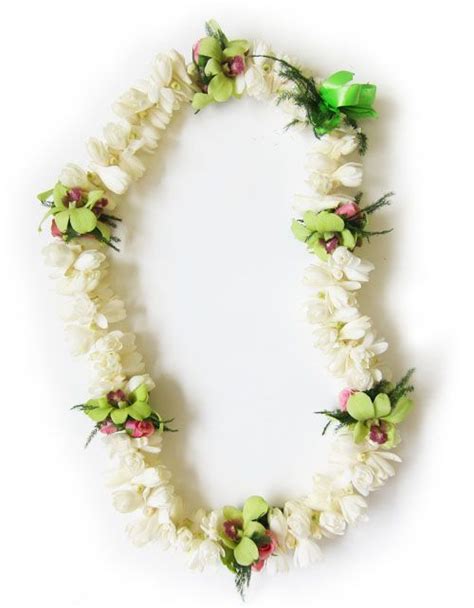 Fresh Hawaiian Orchid Leis And Loose Orchid Blooms Orchids Orchid Lei