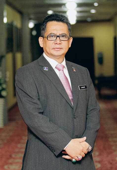 Dato' seri ahmad razif bin abdul rahman (born 7 november 1965) was the 14th menteri besar (chief minister) of the malaysian state of terengganu from 2014 to may 2018. Pabila Penaku Menari: Sultan Terengganu kembalikan gelaran ...