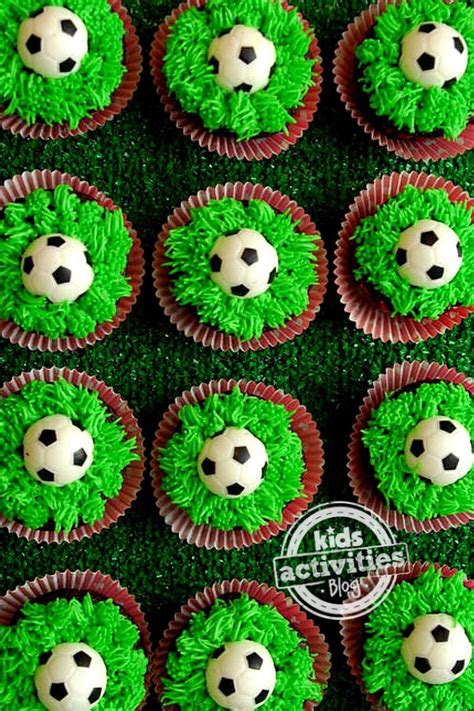 Out of the many different football cakes that you can make, this one by far is the best. Soccer Cupcakes