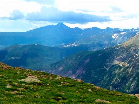 There's no better way to discover the rocky mountains than taking a scenic ride down trail ridge road. Lite Packer : Road Trip - Rocky Mountain National Park
