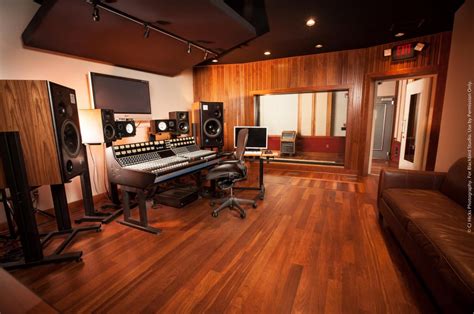 Listening to music, some people start singing, tapping their palms on the beat, or simply playing a song motif on their own. Blackbird Studio - 20 Photos - Recording & Rehearsal Studios - 2806 Azalea Pl, Nashville, TN ...