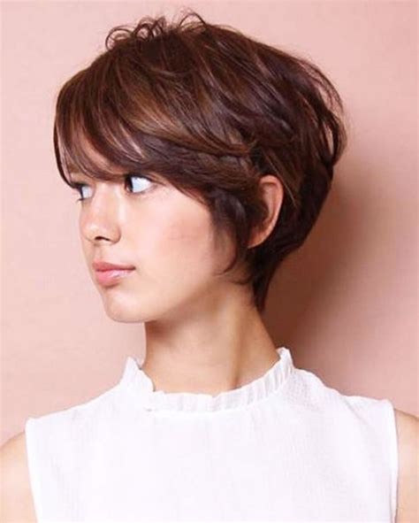 Meski terlihat sedikit berantakan, akan tetapi rambut ini demikianlah tatanan rambut ala perempuan asia yang dapat anda tiru dan jadikan referensi untuk pergi ke pesta. Trend Model Rambut Pendek Wanita 2019 - Trends Gaya Rambut