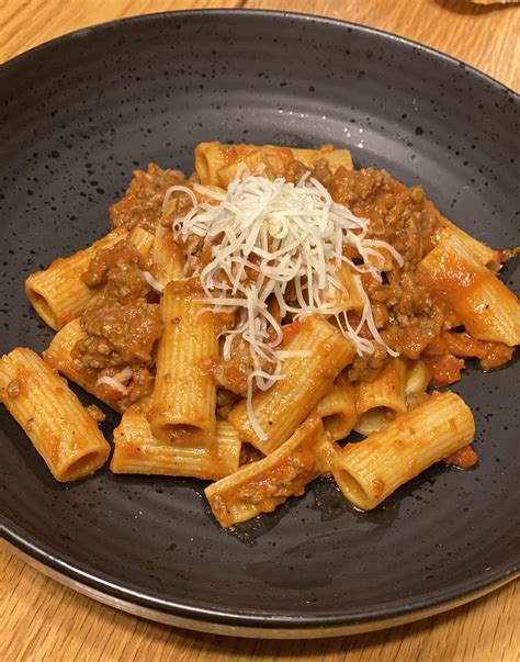 Rigatoni With Roasted Garlic Meat Sauce And 6 Cheese Italian Blend Pasta