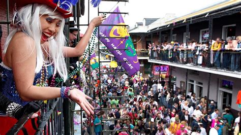 6 Essentials For Throwing Your Own Mardi Gras Party