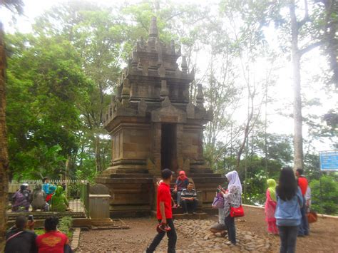 Suasana yang masih asri di kampung pulo, kabupaten garut, jawa barat. WILDAN SARI: Candi Cangkuang dan Kampung Pulo di Garut