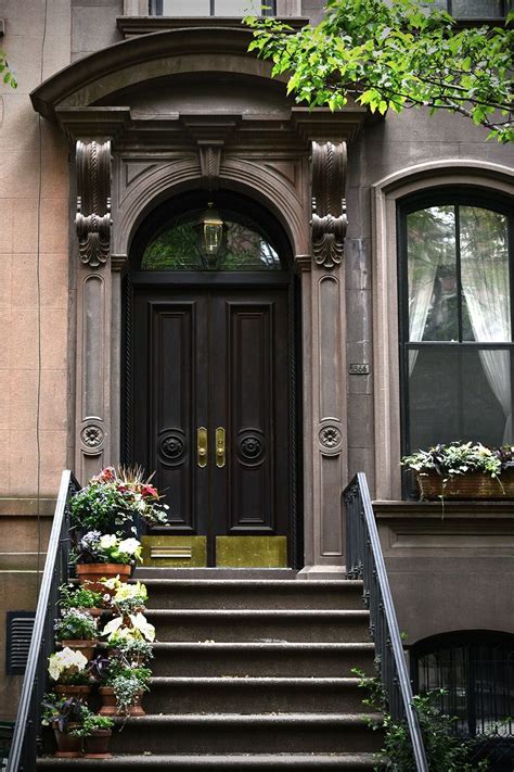 carrie bradshaw s apartment is real and you can visit — the filmtripper