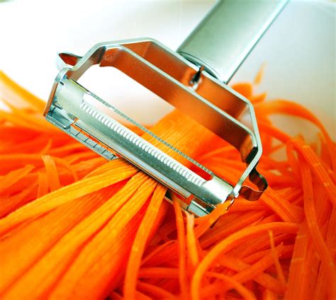 Itali Passio Deluxe Stainless Steel Dual Julienne Peeler And Vegetable