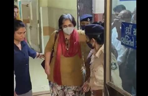 تیستا ستیلواڑ کو ممبئی سے احمدآباد منتقل کیا گیا، میڈیکل جانچ کے بعد ایس آئی ٹی نے کیا کرائم