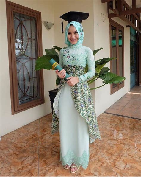 See more ideas about dress brokat, kebaya dress, fashion. Dress Brokat Untuk Wisuda / 31 Inspirasi Model Baju Kebaya ...