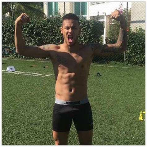 Neymar é Eleito Como 3º Melhor Jogador Do Mundo Por Jornal Britânico
