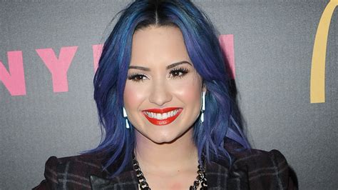 Demi Lovatos Blue Hair Look That Fans Envy