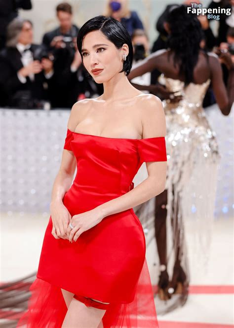 Kelsey Asbille Chow Shows Off Her Cleavage At The 2023 Met Gala 19 Photos ͡° ͜ʖ ͡° The