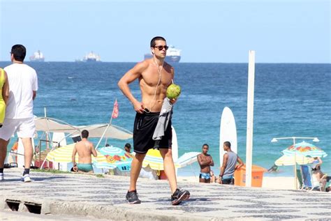 Sérgio Marone Exibe Corpo Sarado Durante Malhação Na Praia Fotos R7