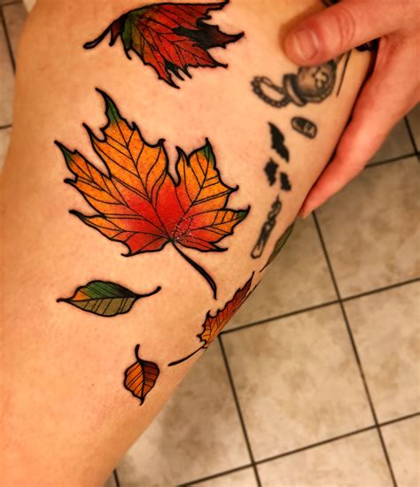 Neo Traditional Autumn Leaf Tattoos Traditional Tattoo Leaves Fall