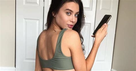 Atriz pornô Lana Rhoades encanta fãs fotos de seu bumbum perfeito