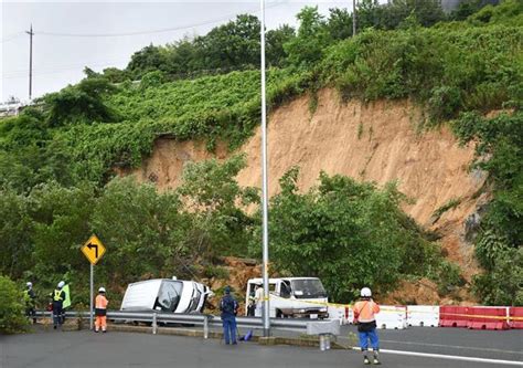 Japanese to english translations from longman. 京都縦貫道で土砂崩れ 車3台巻き込む、2人けが - 読んで見 ...