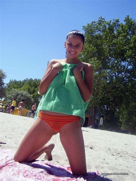 photos d une nana à forte poitrine montrant ses gros seins à la plage photos porno photos xxx