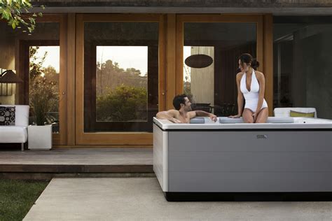 Bullfrog Spas Stil7 Hot Tubs And Swim Spas