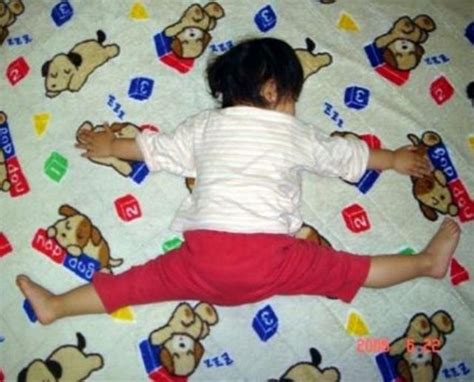 Funny And Awkward Kid Sleeping Positions 17 Pics